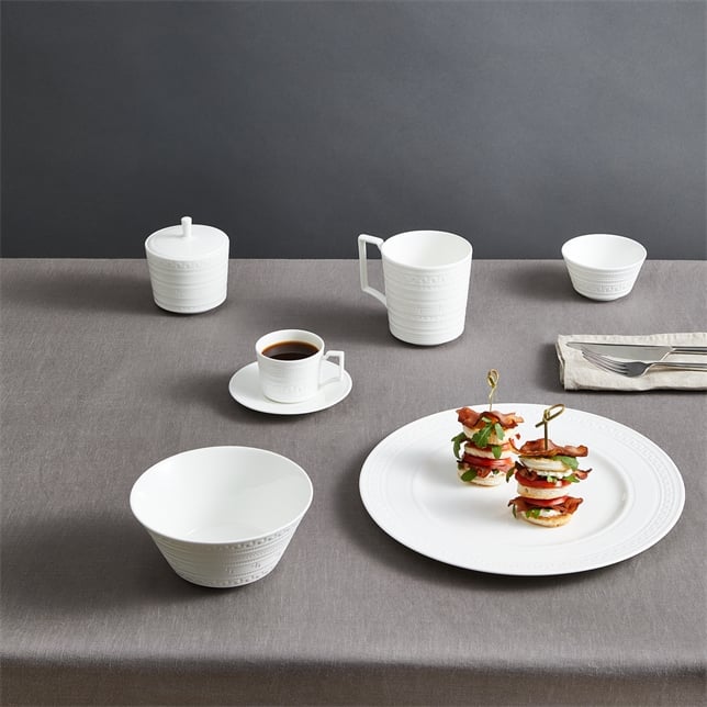 Lebller Table Wedgwood Intaglio Cream — La Belle Table